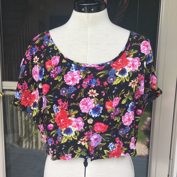 Material Girl crop top ⭐️ - Picture 1 of 6